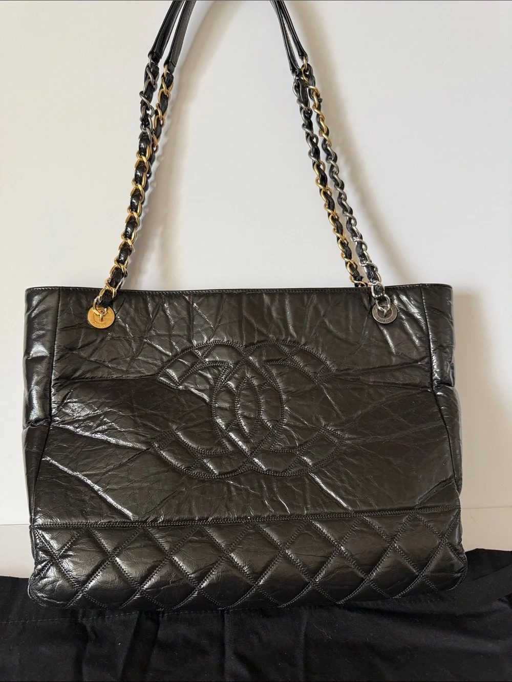 CHANEL Black Quilted Lambskin Shoulder Bag with Chain-Strap